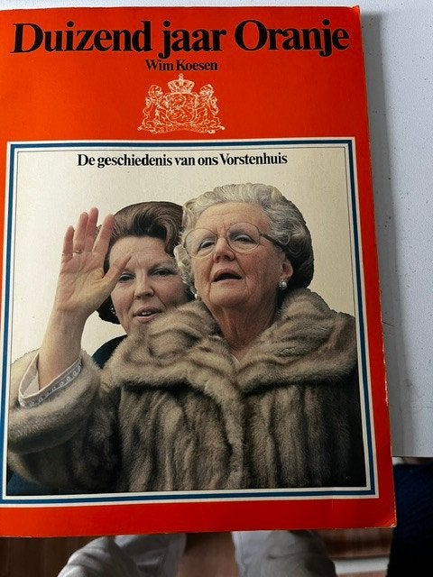 Vorstenhuis Duizend jaar Oranje, Ophalen of Verzenden, Zo goed als nieuw, Wim Koesen