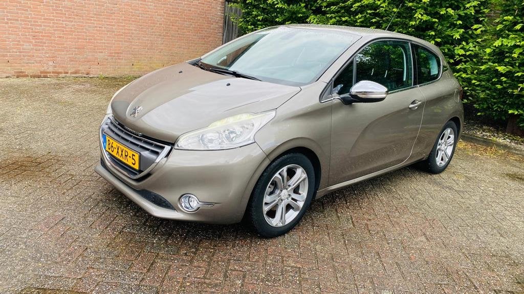 Peugeot 208 1.4 VTi Allure, Auto's, Voorwielaandrijving, Euro 5, Origineel Nederlands, Handgeschakeld