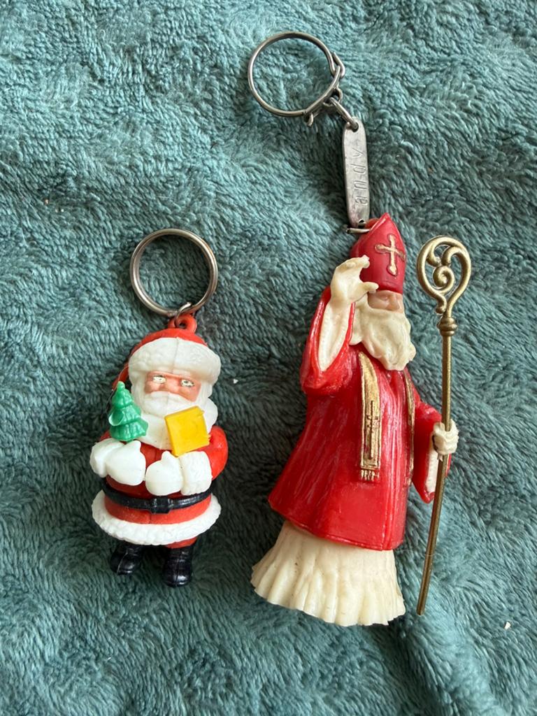 Sleutelhangers Sint en de kerstman, Verzamelen, Ophalen of Verzenden, Zo goed als nieuw, Knuffel of Figuurtje