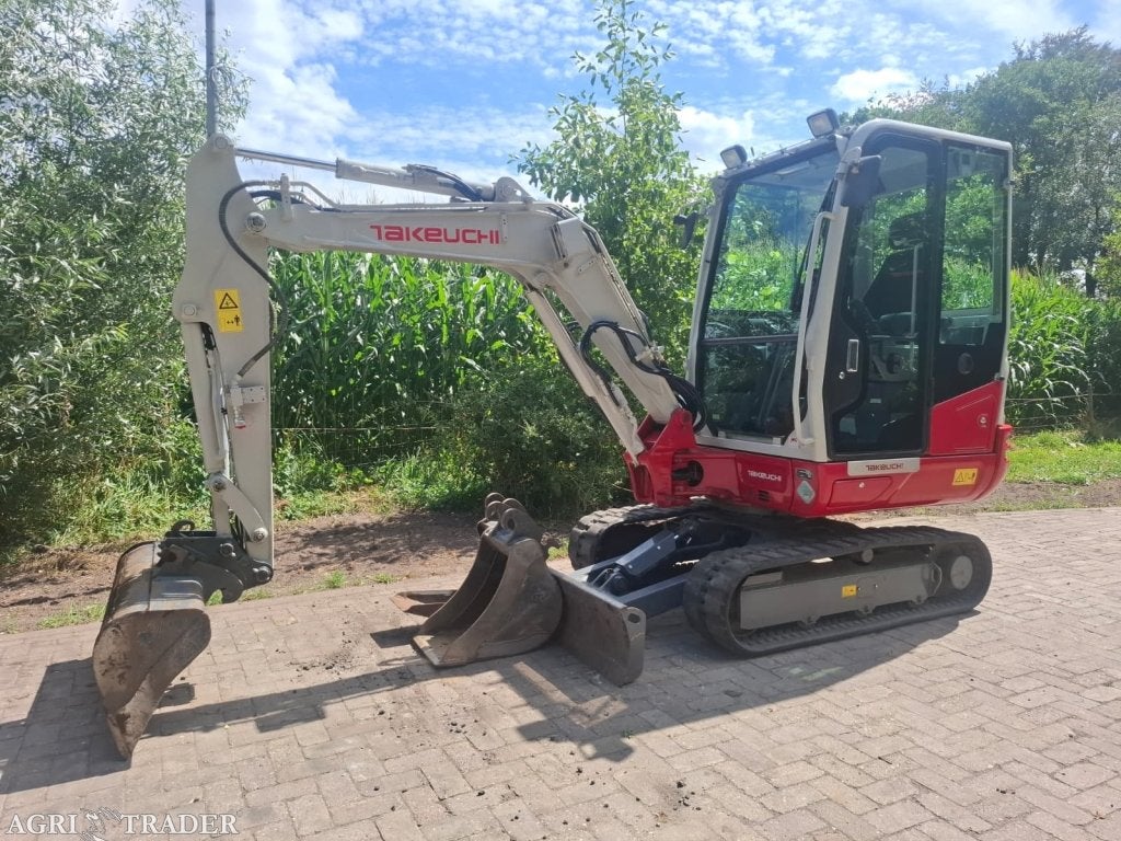 Takeuchi TB230 | bj 2019 | 2276 uur | 3 bakken, Zakelijke goederen, Machines en Bouw | Kranen en Graafmachines, -, Niet opgegeven