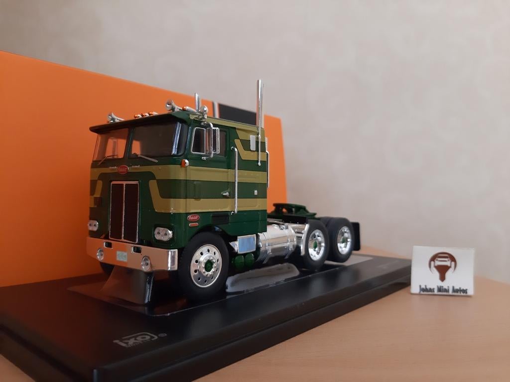 Peterbilt T352 Pacemaker 1979 Groen-Metallic van IXO 1:43