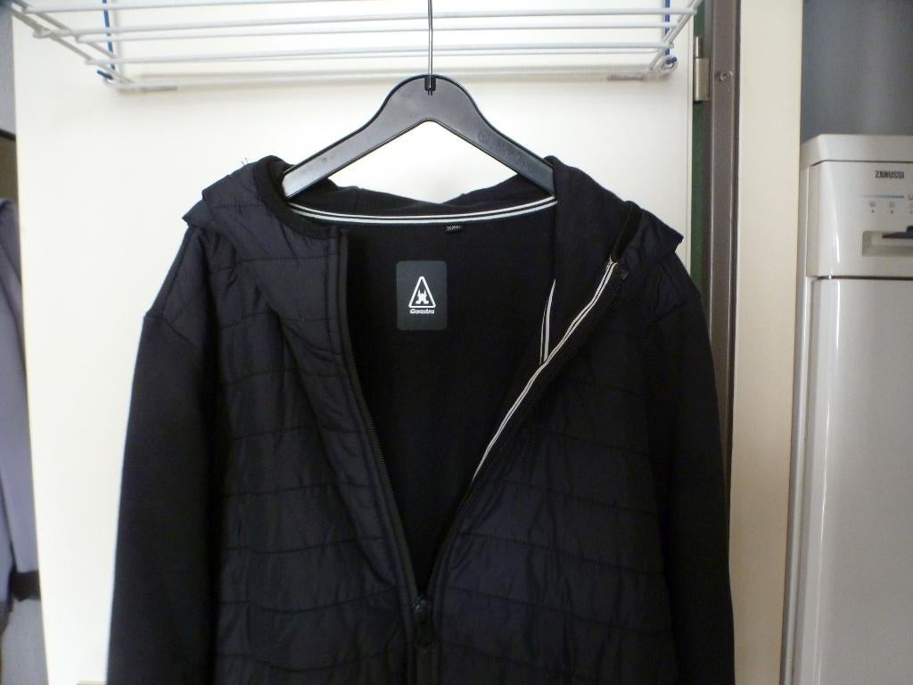 GAASTRA outdoor hoodie zwart GEWATTEERD vest 44 -GRATIS zend, Verzenden, Zo goed als nieuw, Kleding