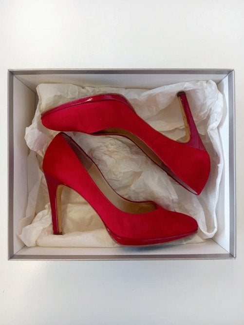Mooie rode suede pumps van Peter Kaiser maat 6, Peter Kaiser, Pumps, Ophalen of Verzenden, Zo goed als nieuw