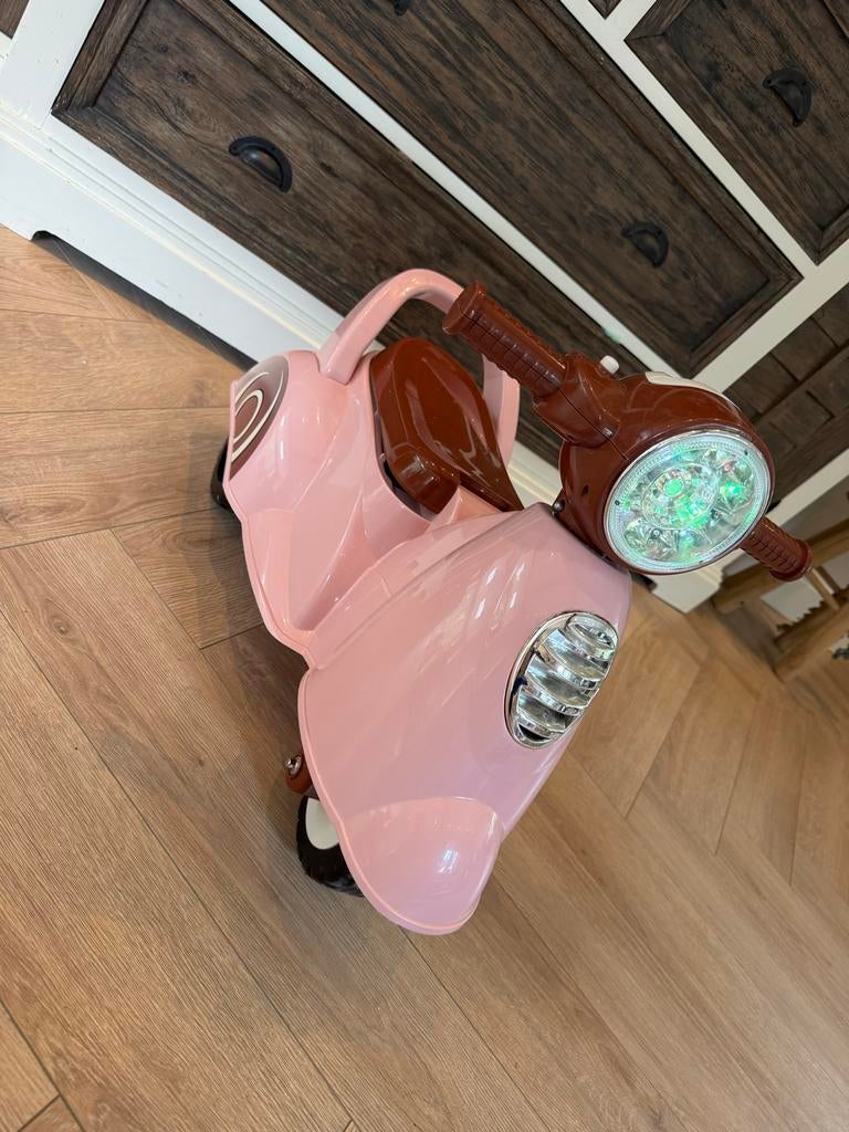 Roze Bandits & Angels Loopauto Scooter licht en geluid, Ophalen, Gebruikt, Loopvoertuig