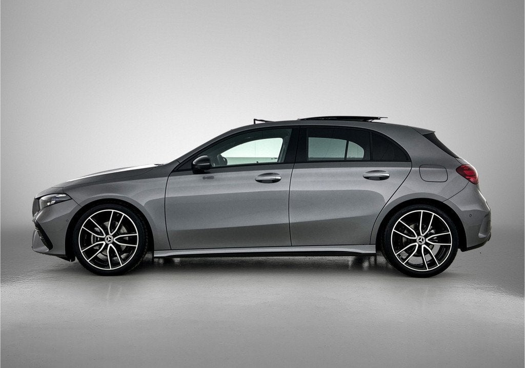 Mercedes-Benz A-Klasse 180 Business Solution AMG | AMG Line, Auto's, Mercedes-Benz, 136 pk, 4 cilinders, Bedrijf, Nieuw