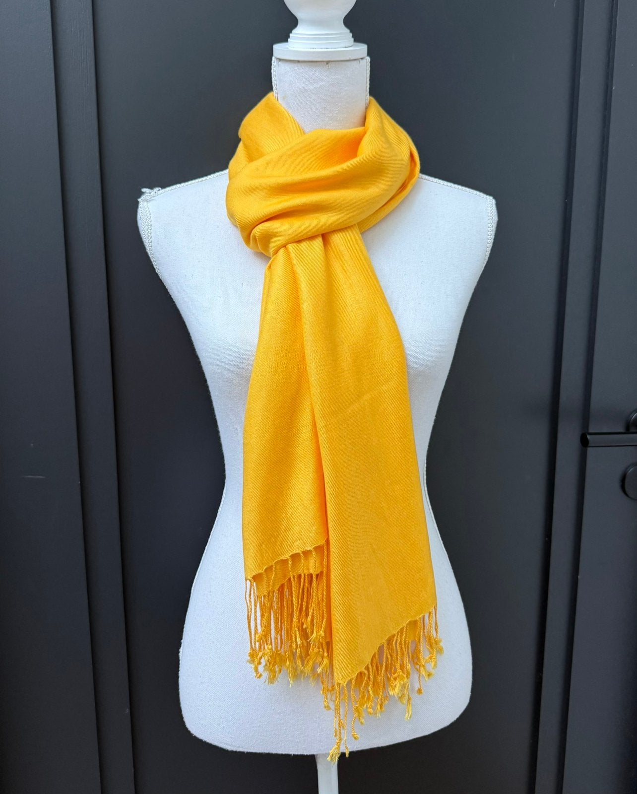 Nieuw! Viscose geel omslagdoek / grote sjaal, Kleding | Dames, Mutsen, Sjaals en Handschoenen, Ophalen of Verzenden, Nieuw, Sjaal
