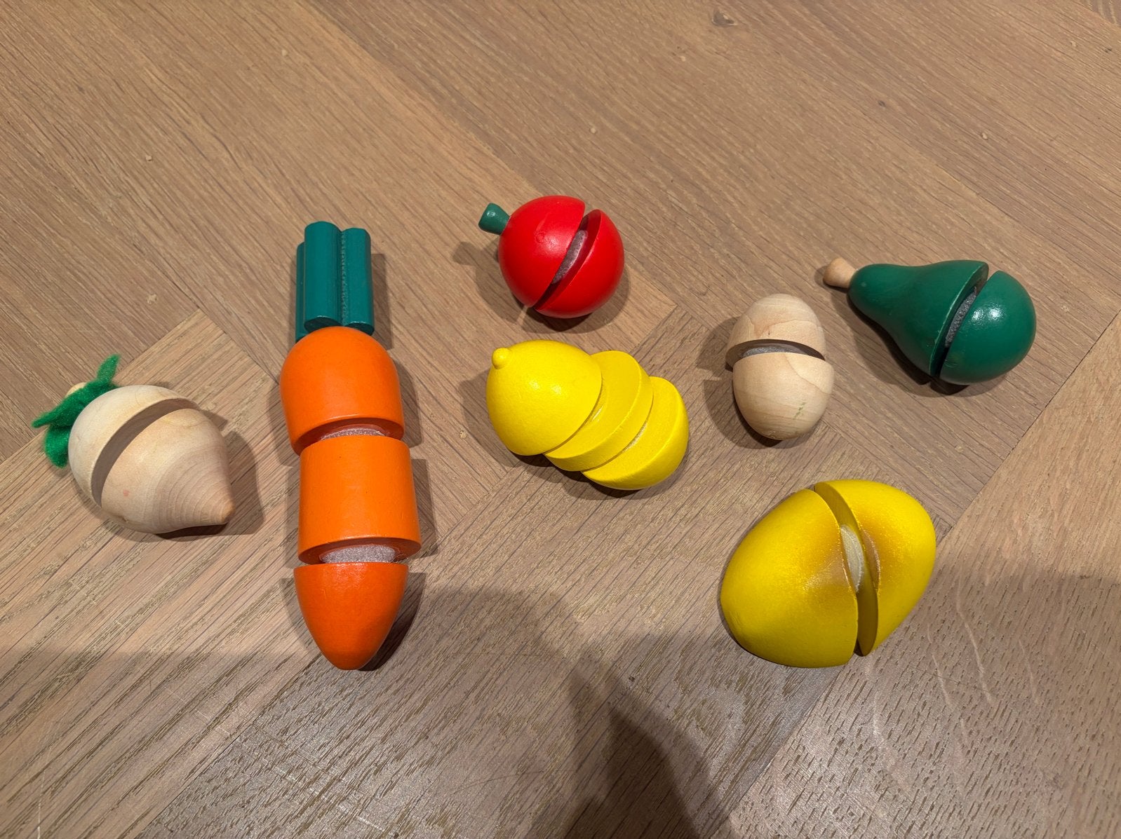 Houten speelgoed fruit en groenten met klittenband, Ophalen of Verzenden, Gebruikt, Overige typen