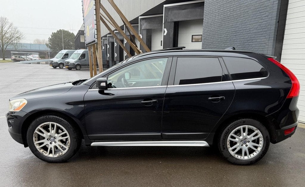 Volvo XC60 3.0 T6 AWD Momentum PANO/CARPLAY/VOLO-H/LEDER, Automaat, Gebruikt, 2000 kg, Zwart