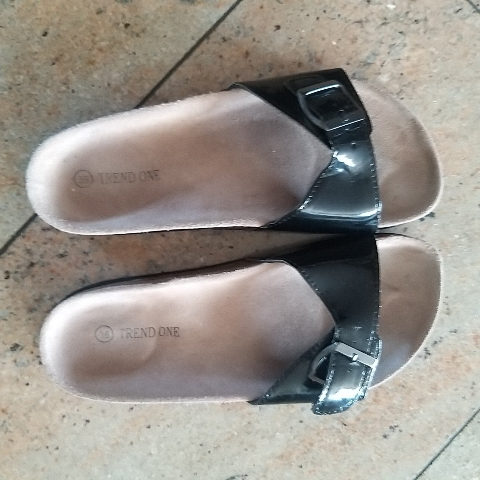 Slippers, zwart, verstelbaar, mt 38, Kleding | Dames, Ophalen of Verzenden, Zo goed als nieuw, Zwart