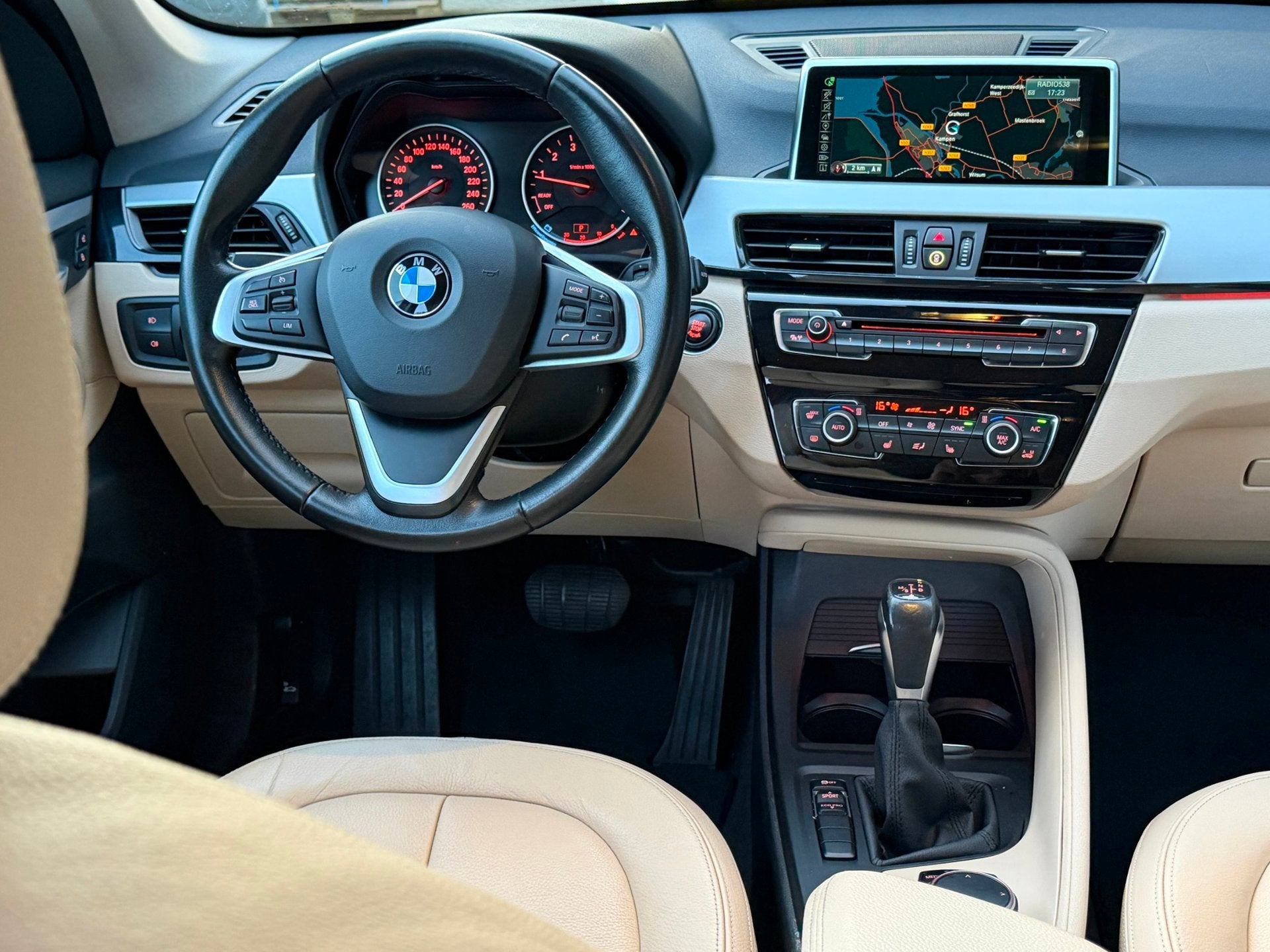 BMW X1 sDrive20i High Executive |Head-up |Keyless |Leder |St, Auto's, 1998 cc, Bedrijf, SUV of Terreinwagen, 84 €/maand