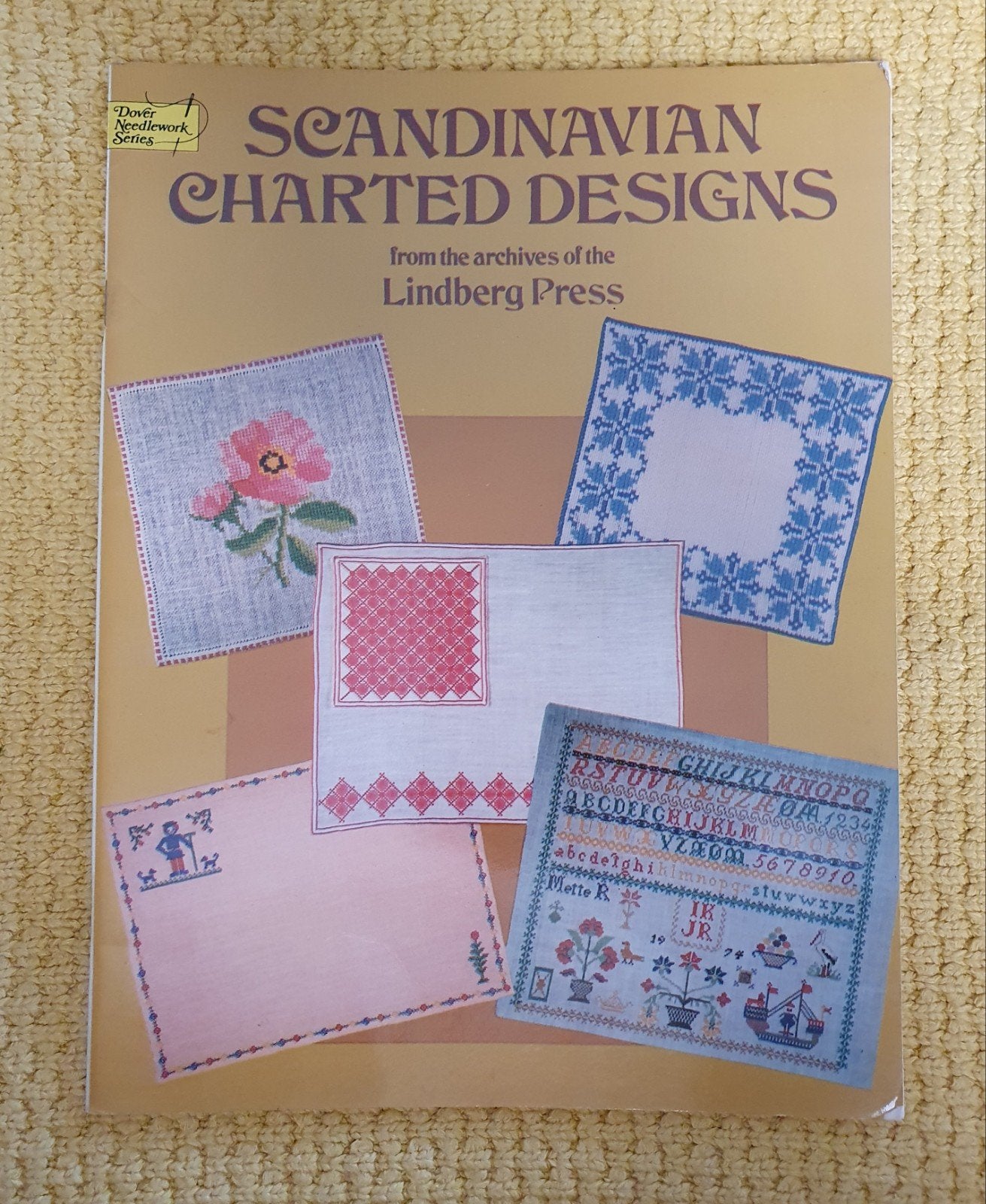 nieuw! vintage scandinavisch borduurboek needlework, Verzenden, Patroon