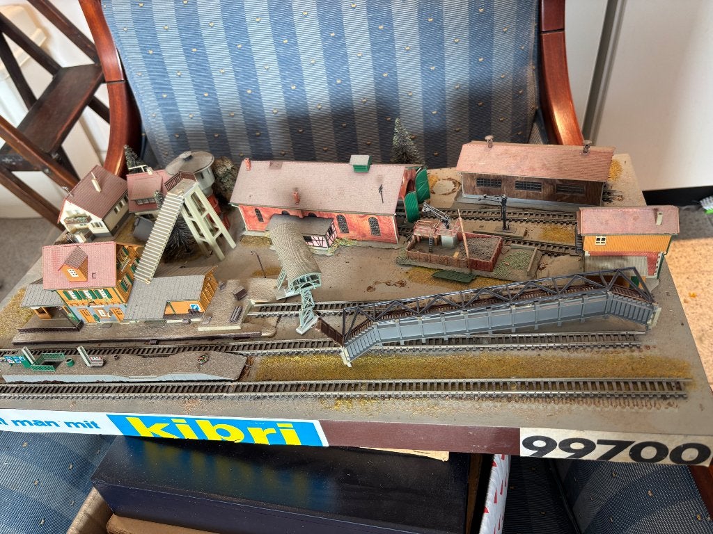 Kibri n spoor 99700 modelbouw trein station huis garage, Ophalen, Gelijkstroom of Wisselstroom, Brug, Tunnel of Gebouw, Overige merken