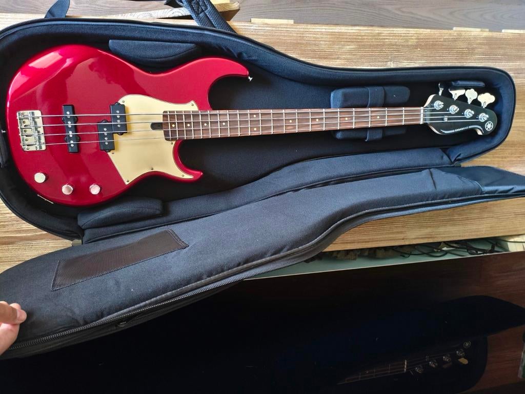Yamaha bb434 red metallic basgitaar, nieuwstaat, Ophalen of Verzenden, Zo goed als nieuw