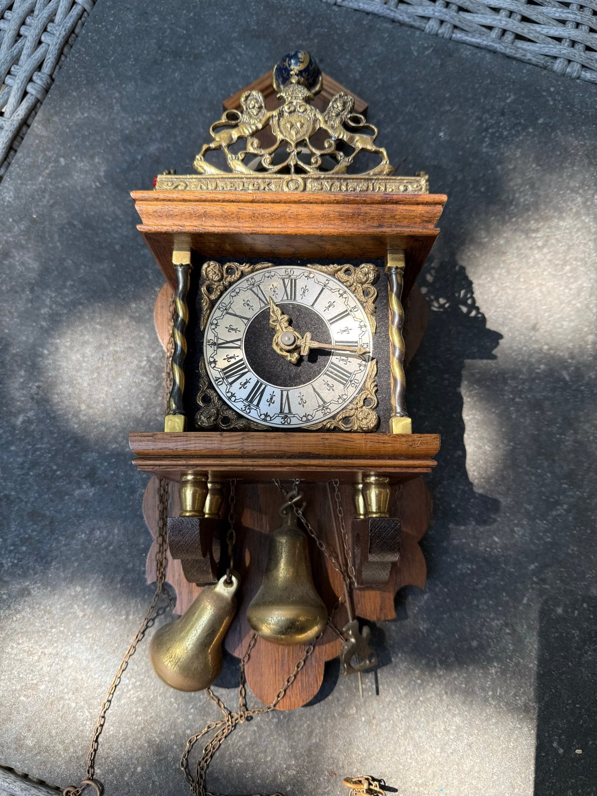 Antieke zaanse klok met Messing Ornamenten, Ophalen