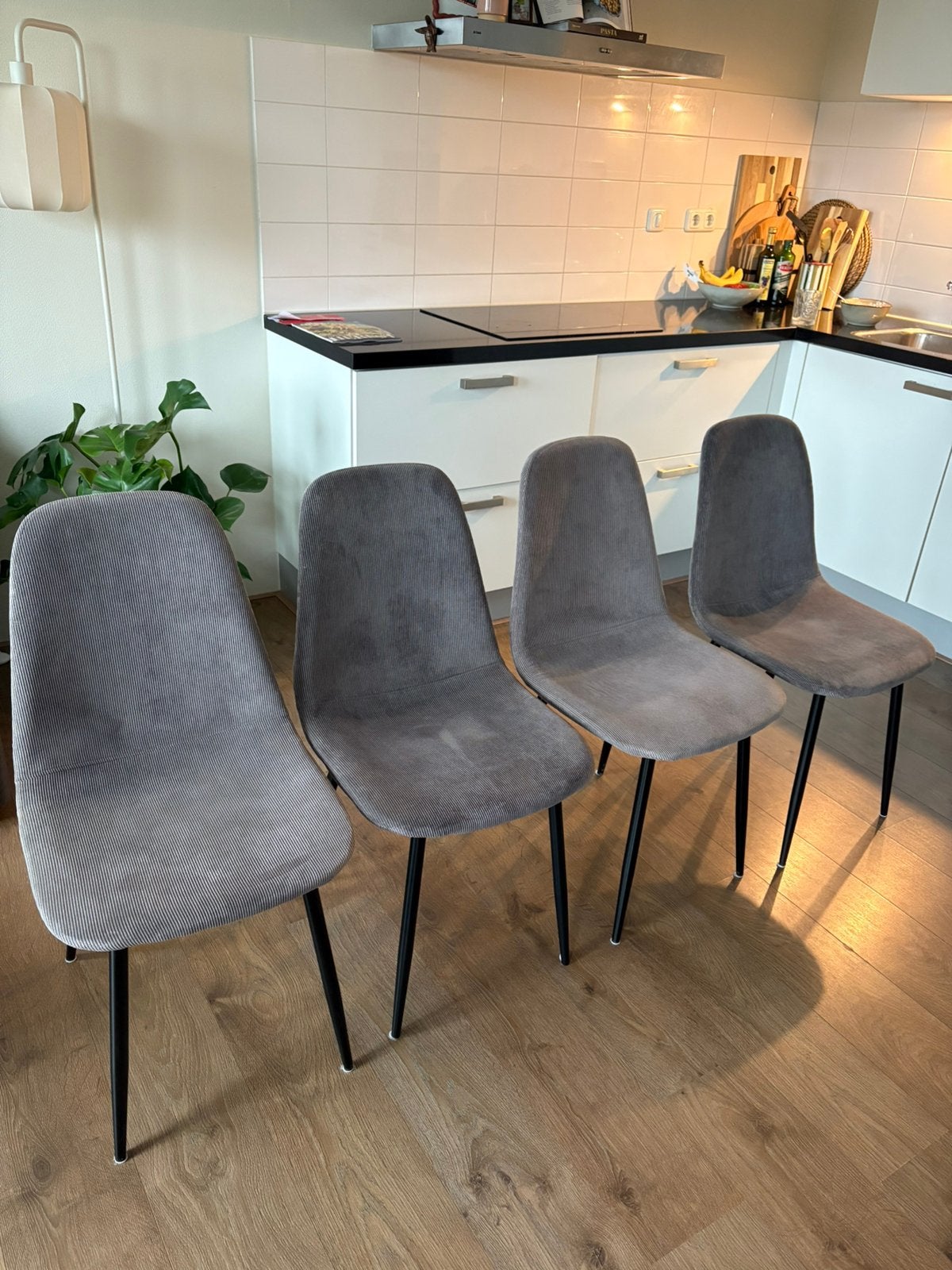 Jysk eetkamerstoelen 4 stuks, Ophalen, Zo goed als nieuw, Grijs, Stof