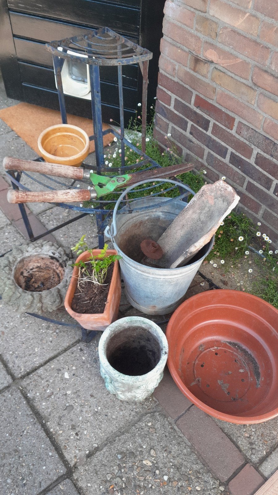 Oude heggenschaar, emmer en bloempotten, Ophalen, Gebruikt, Overige soorten