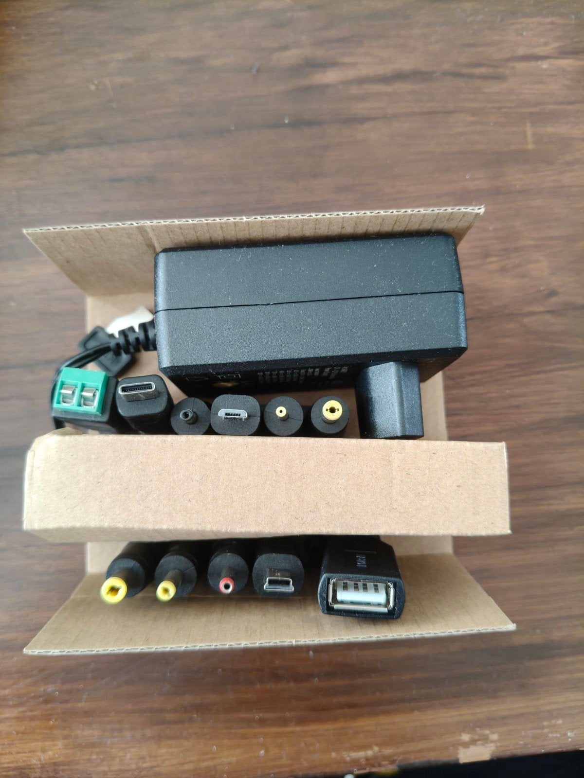 4X Goobay Universele Voeding 3-12V met 11 Adapters, Ophalen