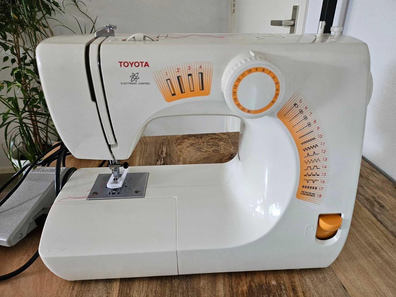 Toyota Electronic Control Naaimachine, Ophalen of Verzenden, Zo goed als nieuw, Naaimachine, Overige merken