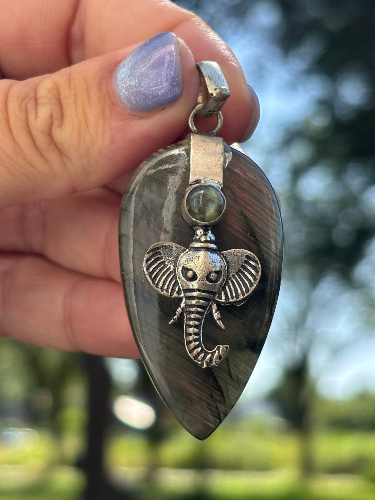 Handgemaakte Labradoriet Hanger met Olifant - Edelsteen, Nieuw, Ophalen of Verzenden, Steen of Mineraal, Dier