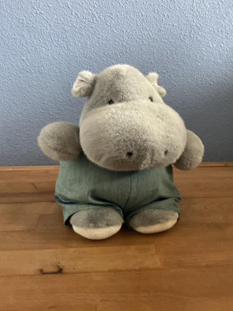 Knuffel nijlpaard / hippo met blauwe tuinbroek, Overige karakters, Overige typen, Grijs, Ophalen of Verzenden
