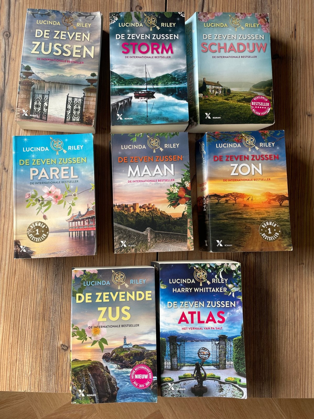 De Zeven Zussen serie - Lucinda Riley (8 romans), Boeken, Ophalen of Verzenden, Zo goed als nieuw, Europa overig
