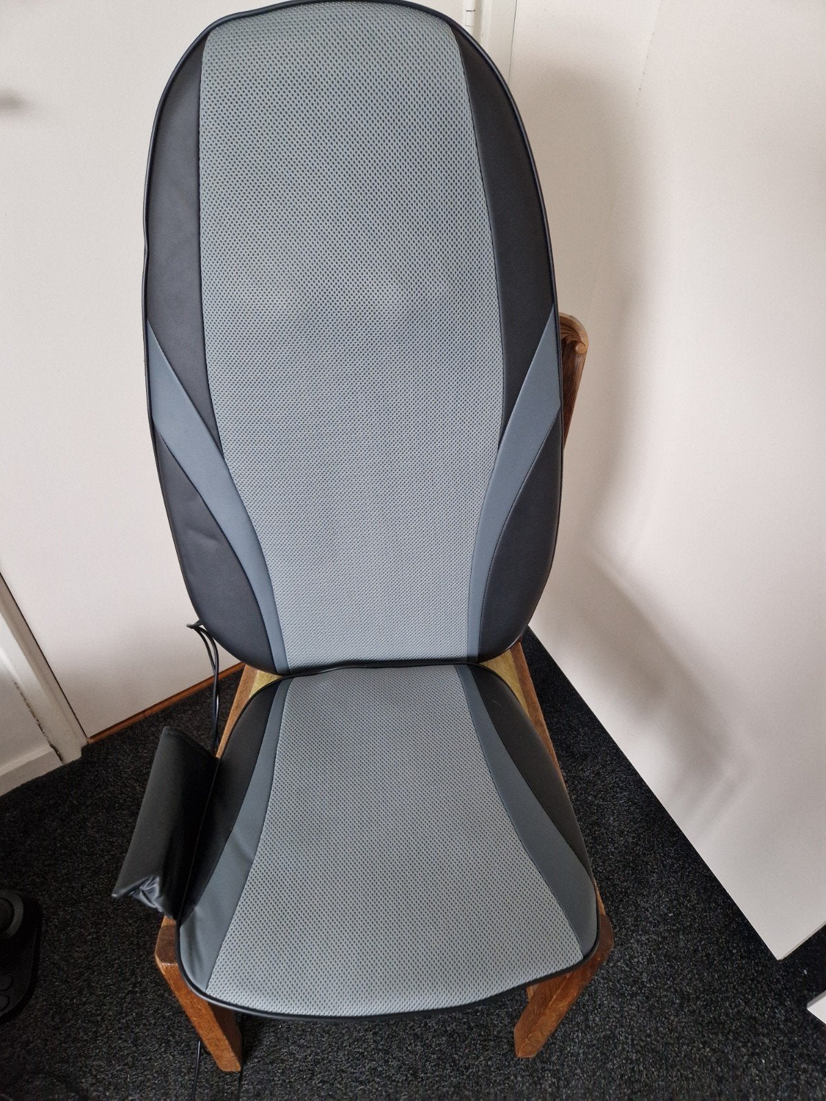 auronic massage kussen voor 7 euro. ZGAN, Ophalen, Zo goed als nieuw, Zwart, Eén