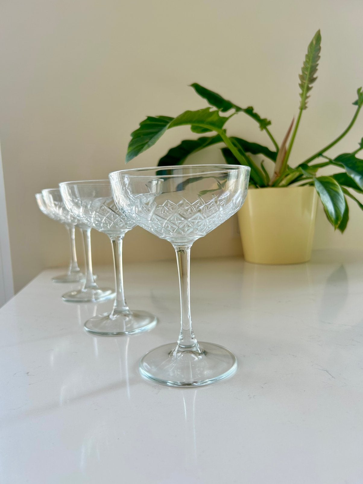 4 nieuwe cocktailglazen. Persglas met relief 275 ml, Verzamelen, Glas en Borrelglaasjes, Ophalen of Verzenden, Nieuw, Overige typen