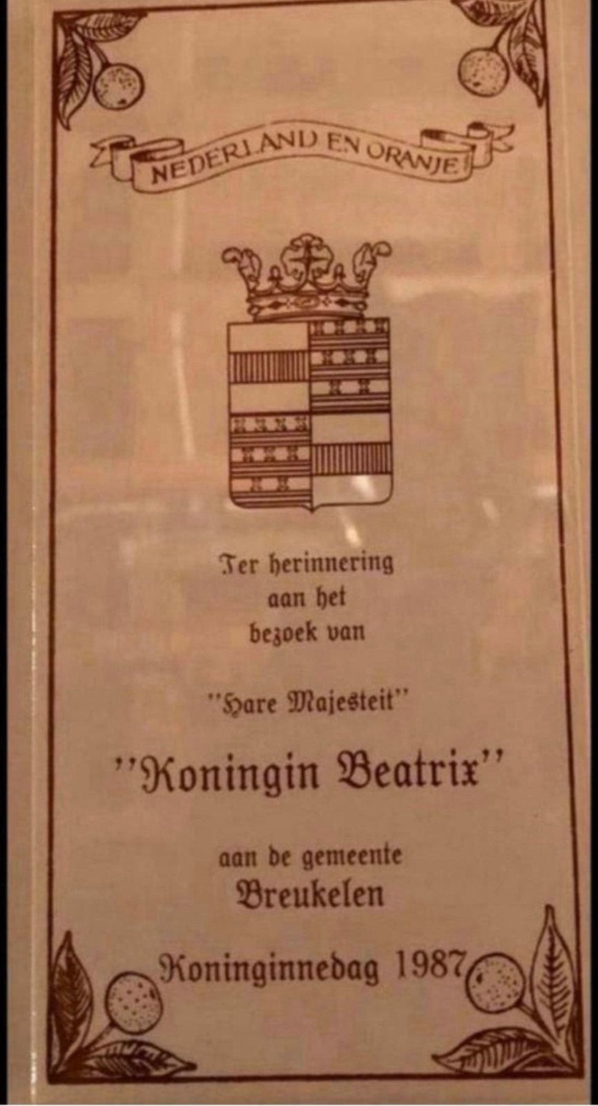 Wandtegel Koningin Beatrix bezoek Breukelen 1987, Verzamelen, Ophalen of Verzenden, Zo goed als nieuw, Nederland, Overige typen