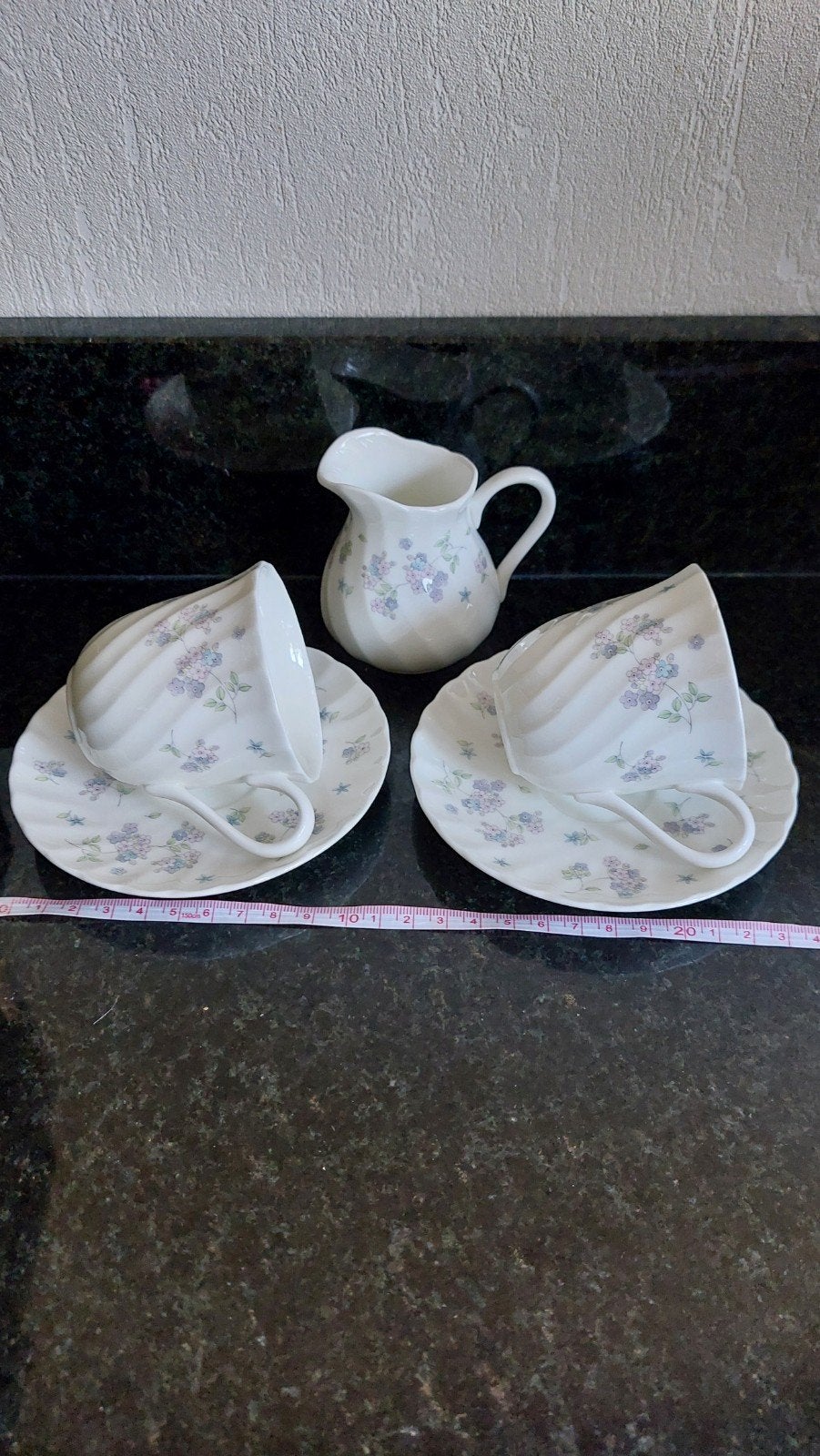2 Wedgwood kopjes en melkkannetje, Ophalen of Verzenden