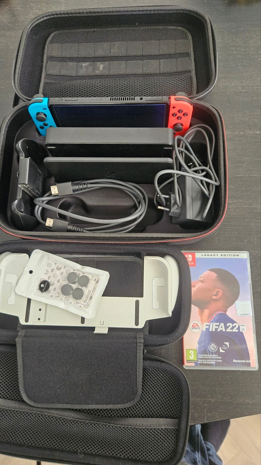 Nintendo Switch OLED met FIFA 22 en accessoires, Ophalen of Verzenden