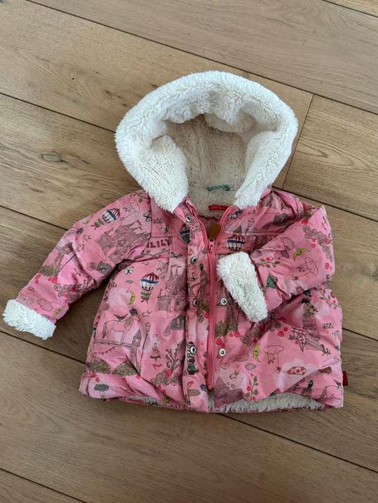 Roze Oilily jasje met capuchon, maat 74/80, Ophalen of Verzenden, Zo goed als nieuw, Meisje, Jasje