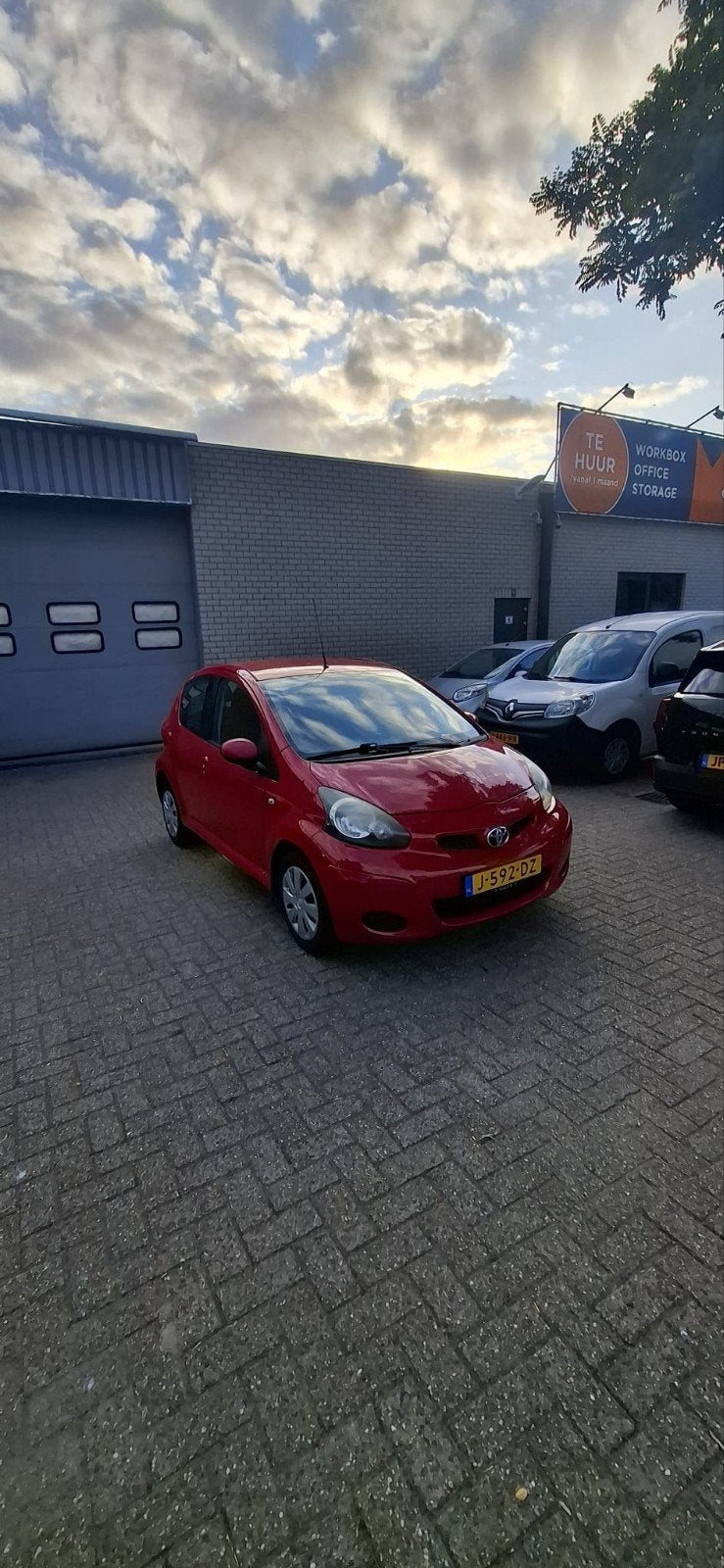 Toyota Aygo 1.0 5DRS 2009 Rood + airco, Voorwielaandrijving, Zwart, 4 stoelen, Bedrijf