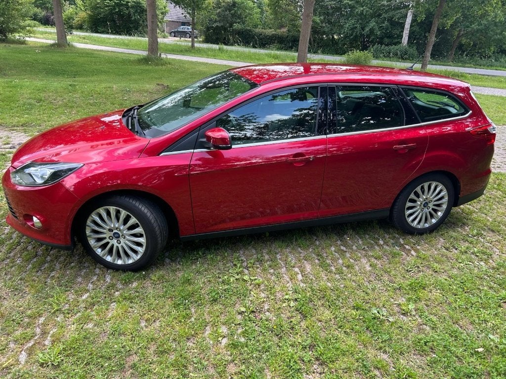 Ford Focus 1.6 EcoBoost trekhaak/cruise/stoelverwarming, 1596 cc, 4 cilinders, Stoelverwarming, Origineel Nederlands
