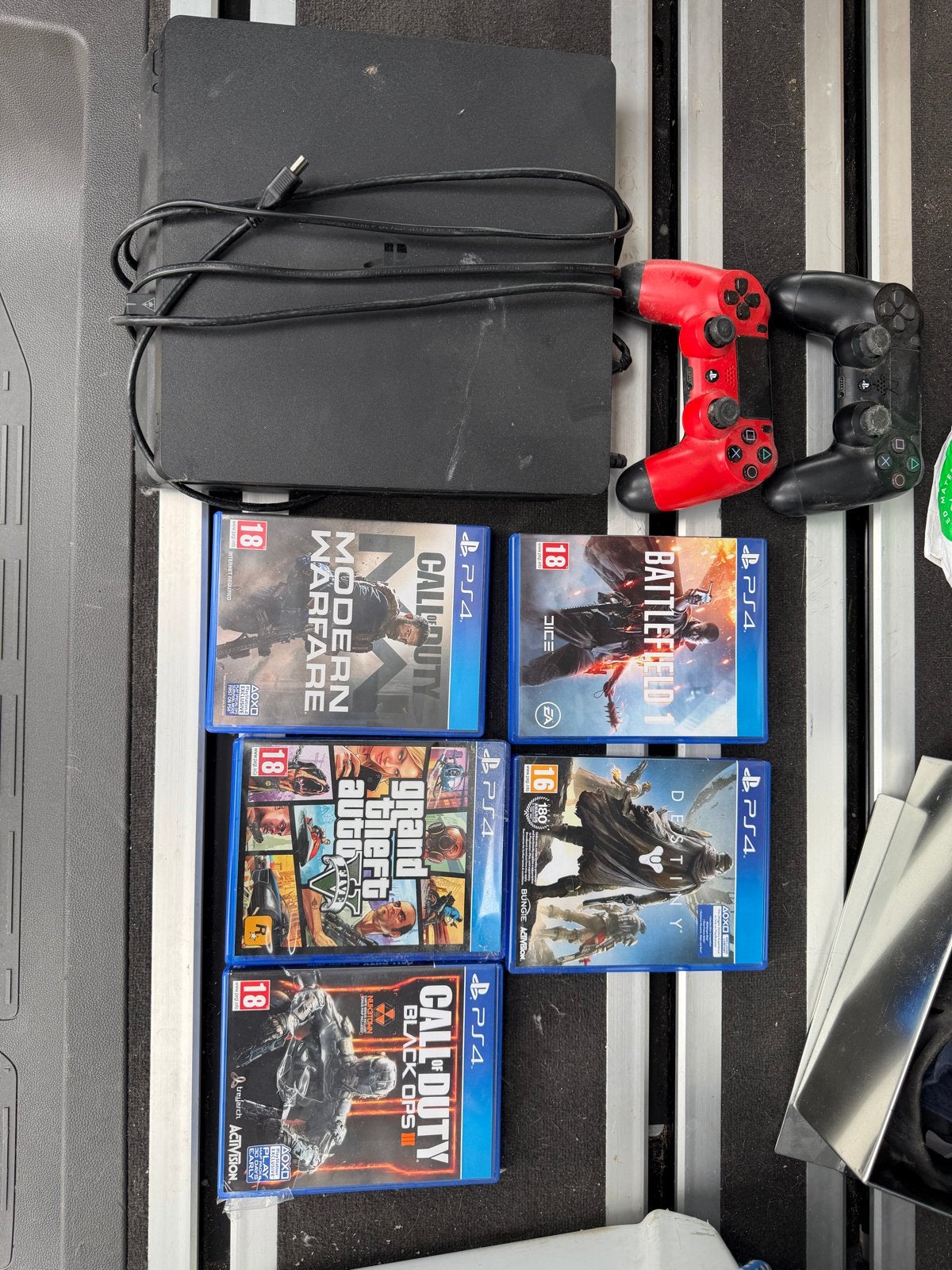 PS4 Slim met 2 controllers en 5 games, Met 2 controllers, Ophalen of Verzenden, Slim, Gebruikt