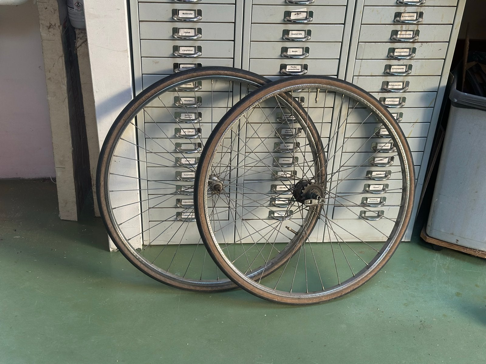 Voor- en achterwiel met banden 28-622 (700x28C), Gebruikt, Aluminium, Stadsfiets, Ophalen