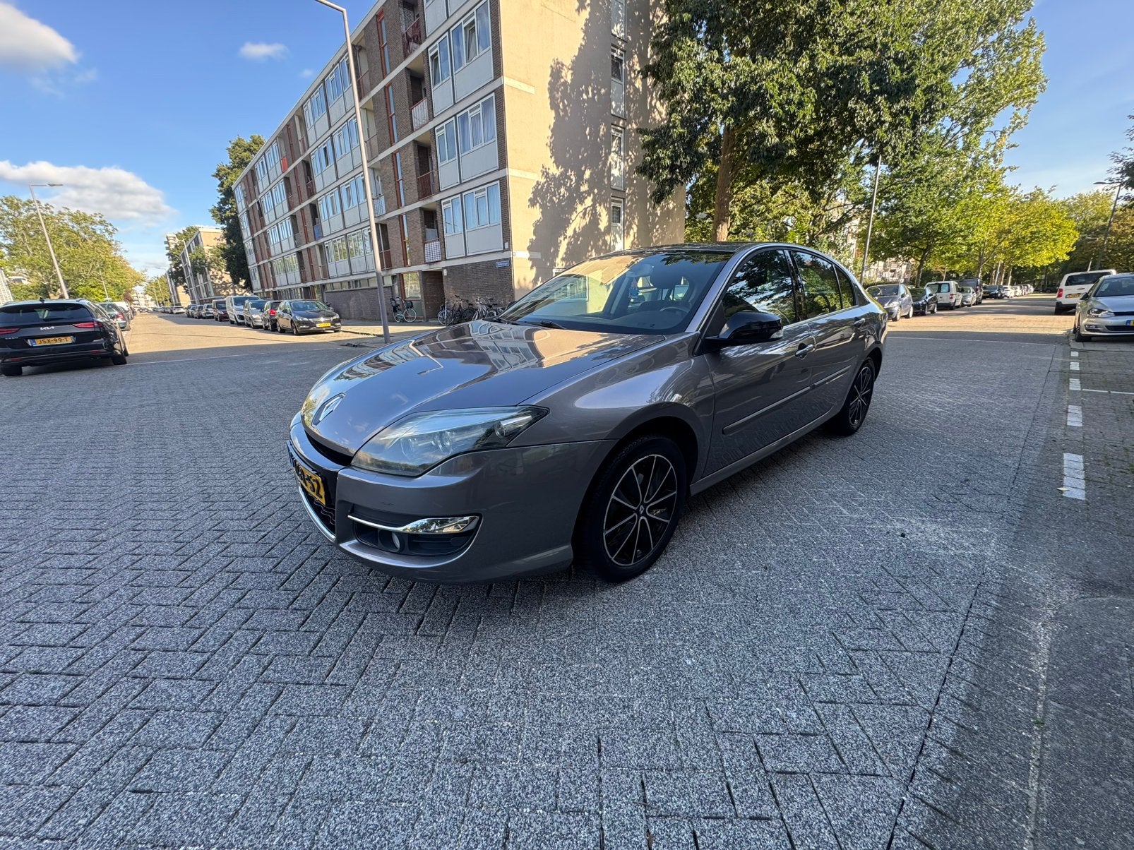 Renault Laguna 1.5 DCI 81KW FAP 2013 Grijs, Auto's, Voorwielaandrijving, Laguna, 4 cilinders, Origineel Nederlands