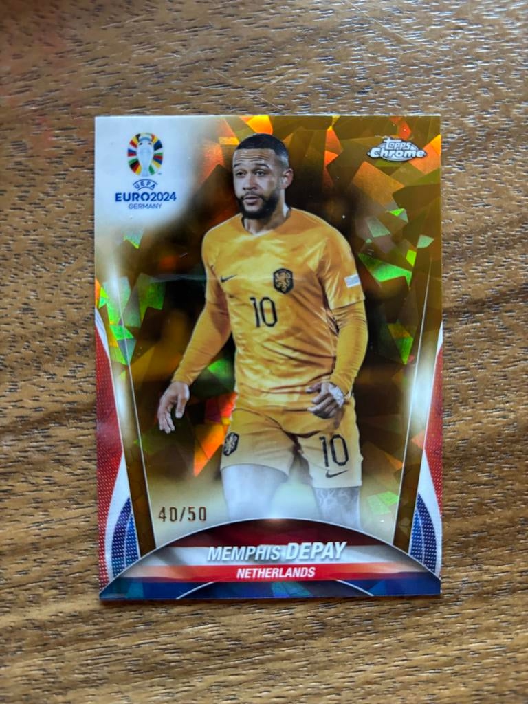 Memphis Depay Topps Chrome Gold Refractor 40/50 EURO 2024, Hobby en Vrije tijd, Ophalen of Verzenden, Zo goed als nieuw, Plaatje