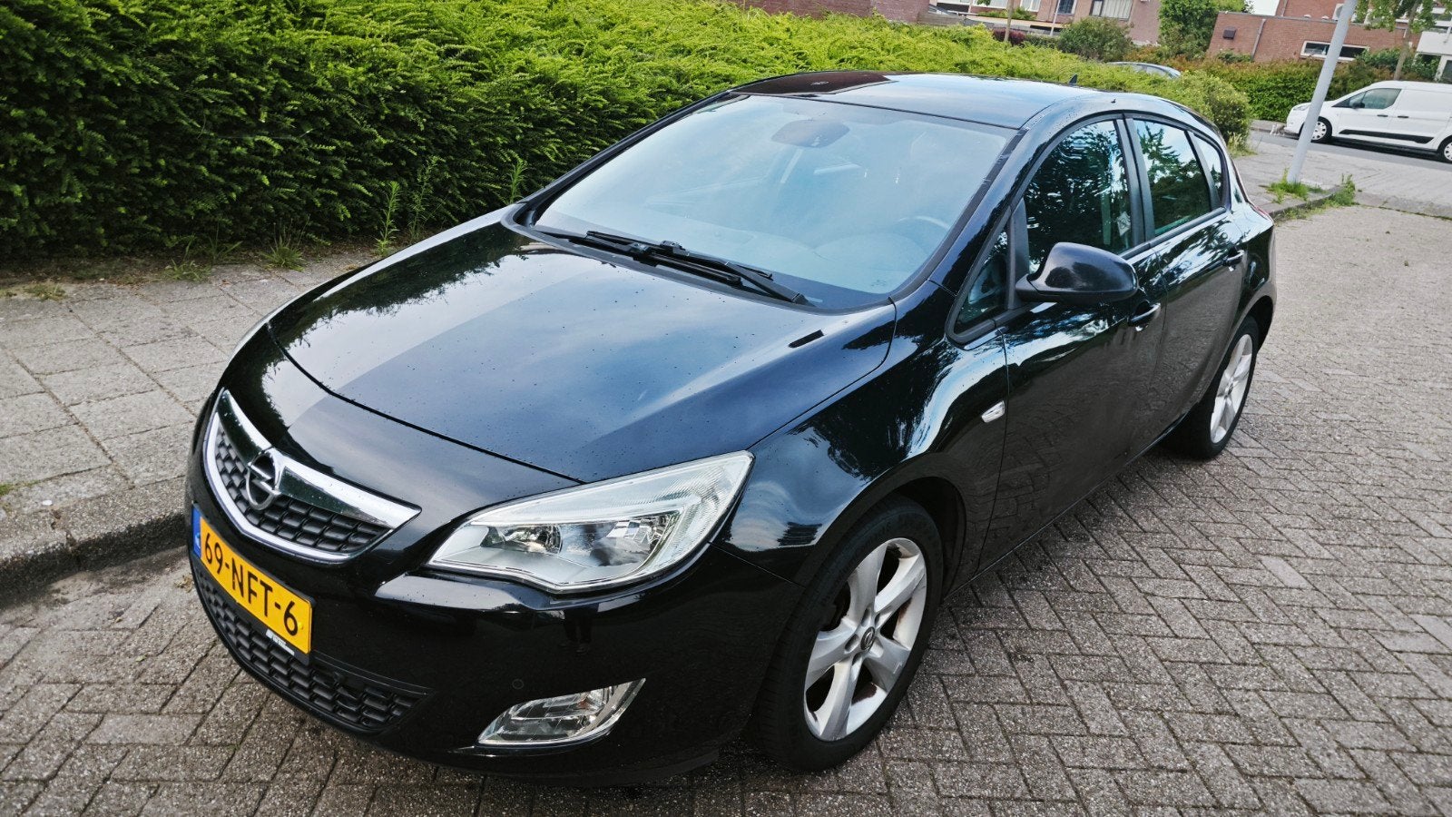 Opel Astra 1.6 16V 5D 2010 Zwart, Auto's, Voorwielaandrijving, 1250 kg, 680 kg, 4 cilinders