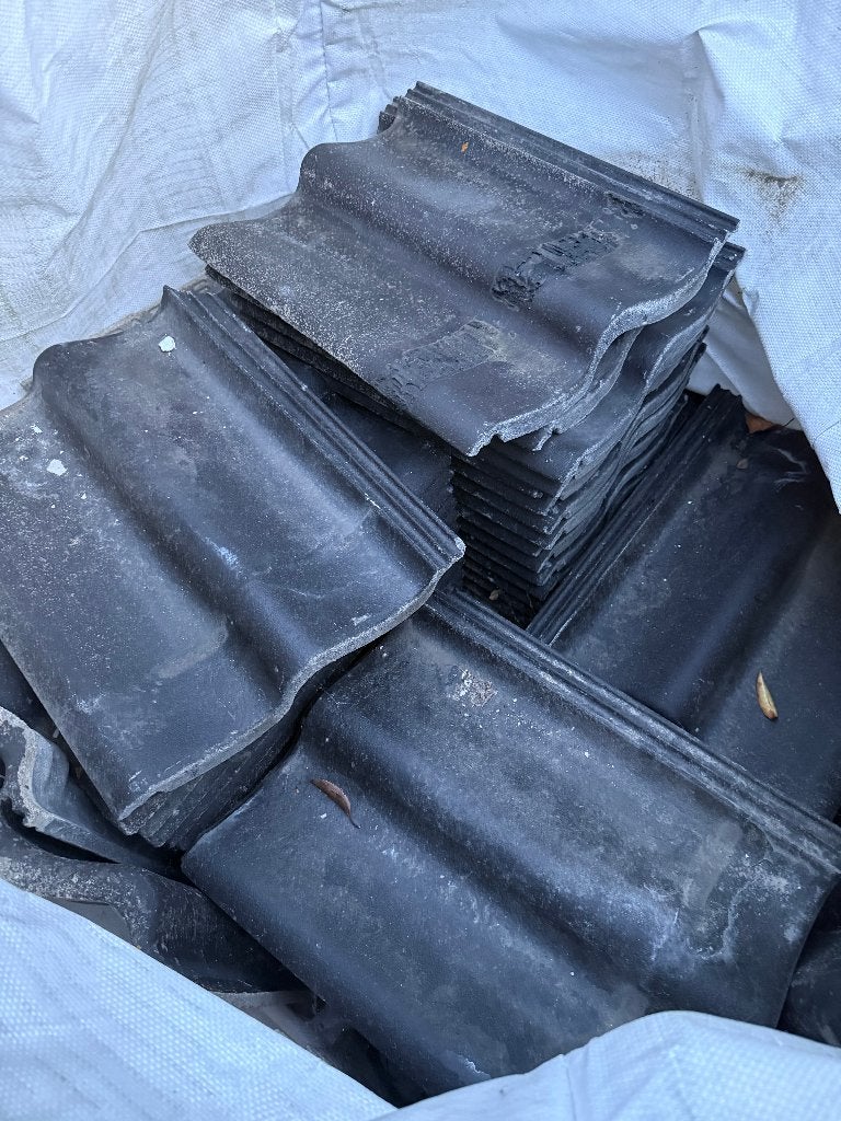 Sneldekpannen antraciet/zwart — 40 stuks, Doe-het-zelf en Verbouw, Dakpannen en Dakbedekking, Ophalen, Gebruikt, Steen of Klei