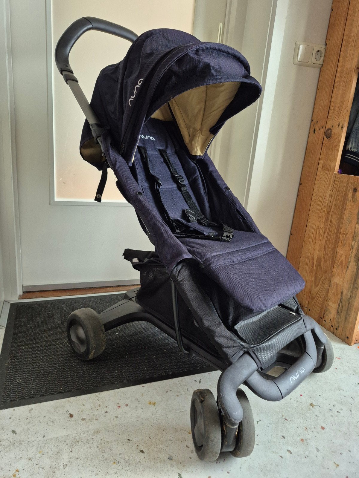 Nuna kinderwagen, Gebruikt, Verstelbare duwstang, Ophalen, Kinderwagen