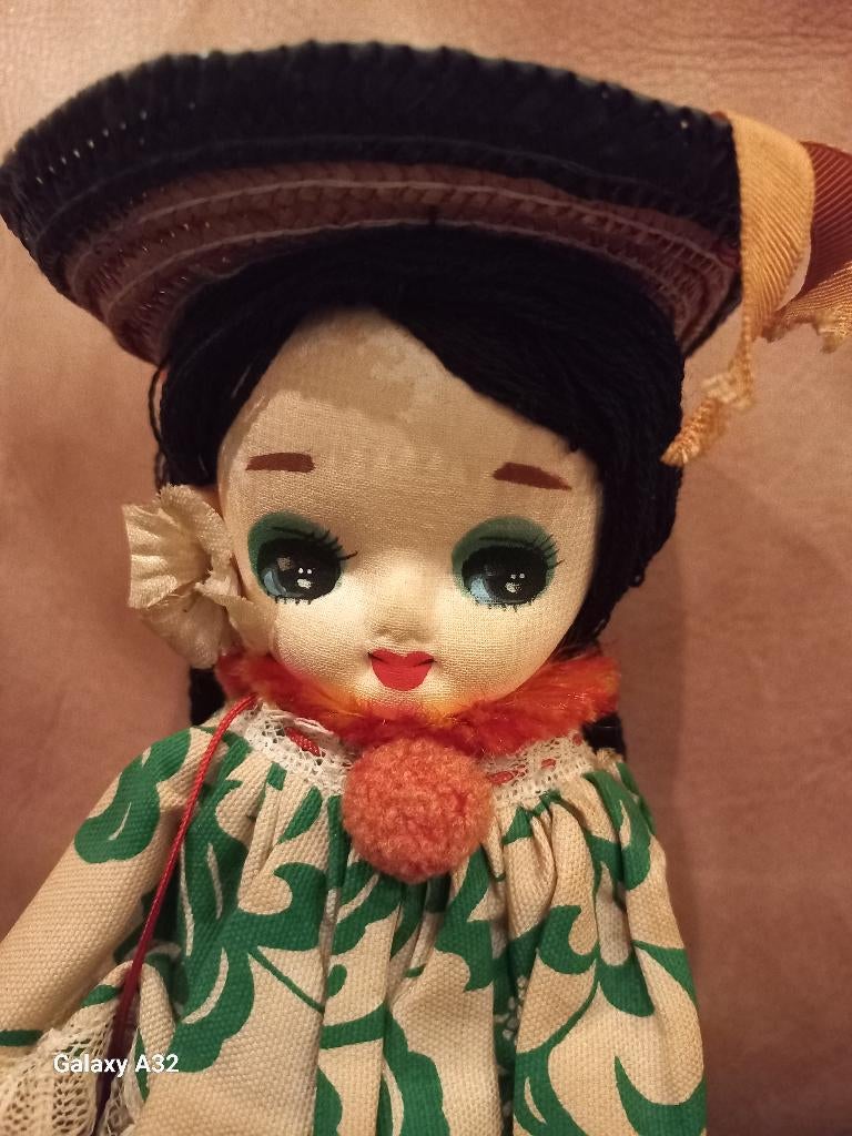 Sierpop Bradley Collector’s Doll uit Panama, pop 30 cm hoog, Verzamelen, Poppen, Ophalen of Verzenden, Gebruikt, Pop