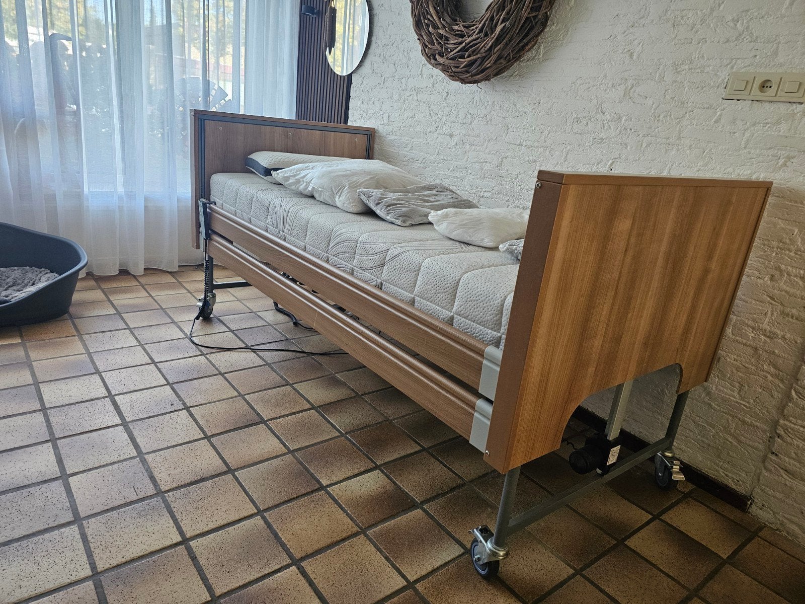 Hoog/Laag bed (Verpleegbed), Huis en Inrichting, Ophalen, Verstelbaar, 90 cm, Eenpersoons
