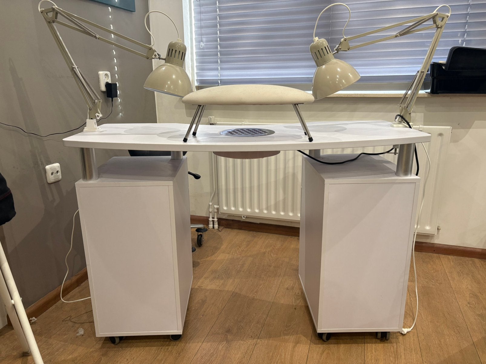 Manicure tafel met elektrische afzuiging, Zensiv