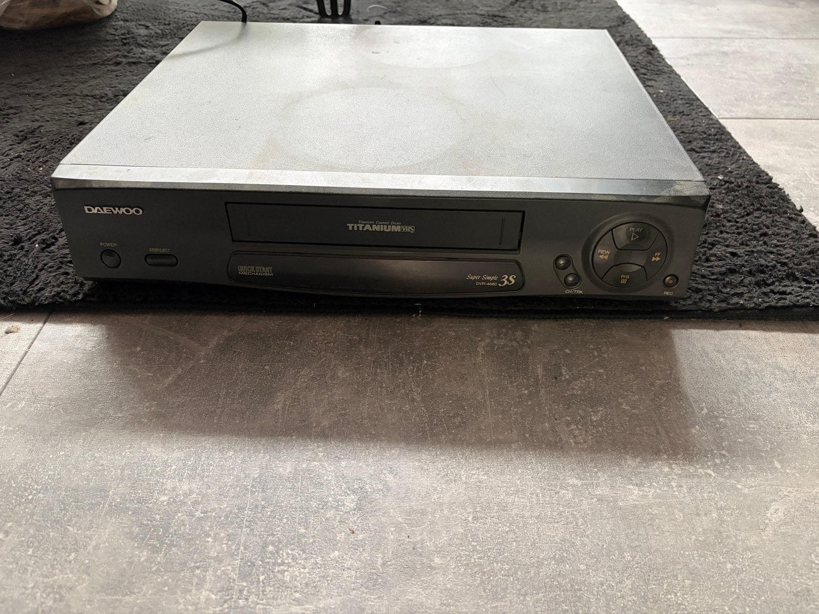 Daewoo Titanium VHS-speler - Super Simple 3S, Ophalen of Verzenden, Gebruikt, VHS-speler of -recorder