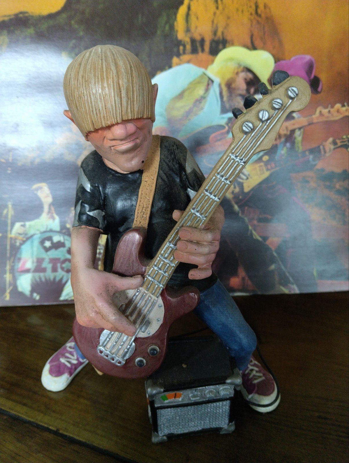 beeld bassist band 18 cm hoog, Contacten en Berichten