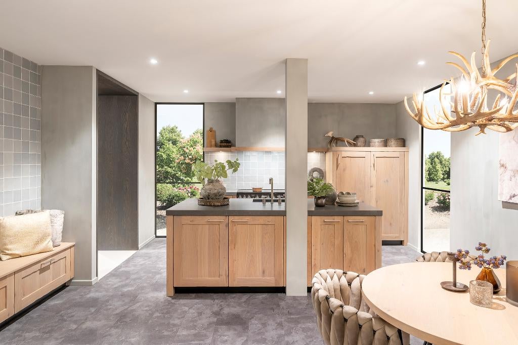 Luxe landelijke showroomkeuken met kookeiland, Ophalen, Bruin, Enkelwandige keuken, Met kookeiland
