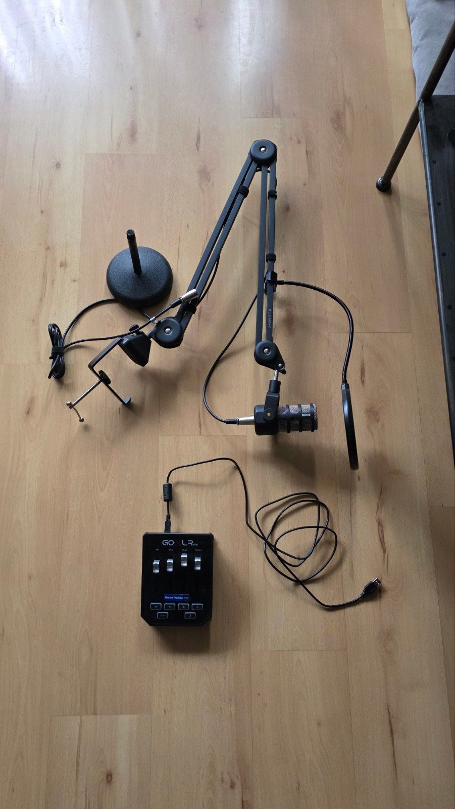 GoXLR Mini + RØDE PodMic + microfoonarm + XLR-kabel – Comple, Ophalen, Zo goed als nieuw