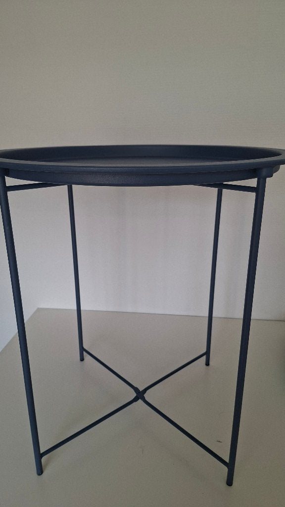 Donkerblauwe bijzettafel met rond blad, Minder dan 55 cm, Metaal of Aluminium, Rond, Zo goed als nieuw
