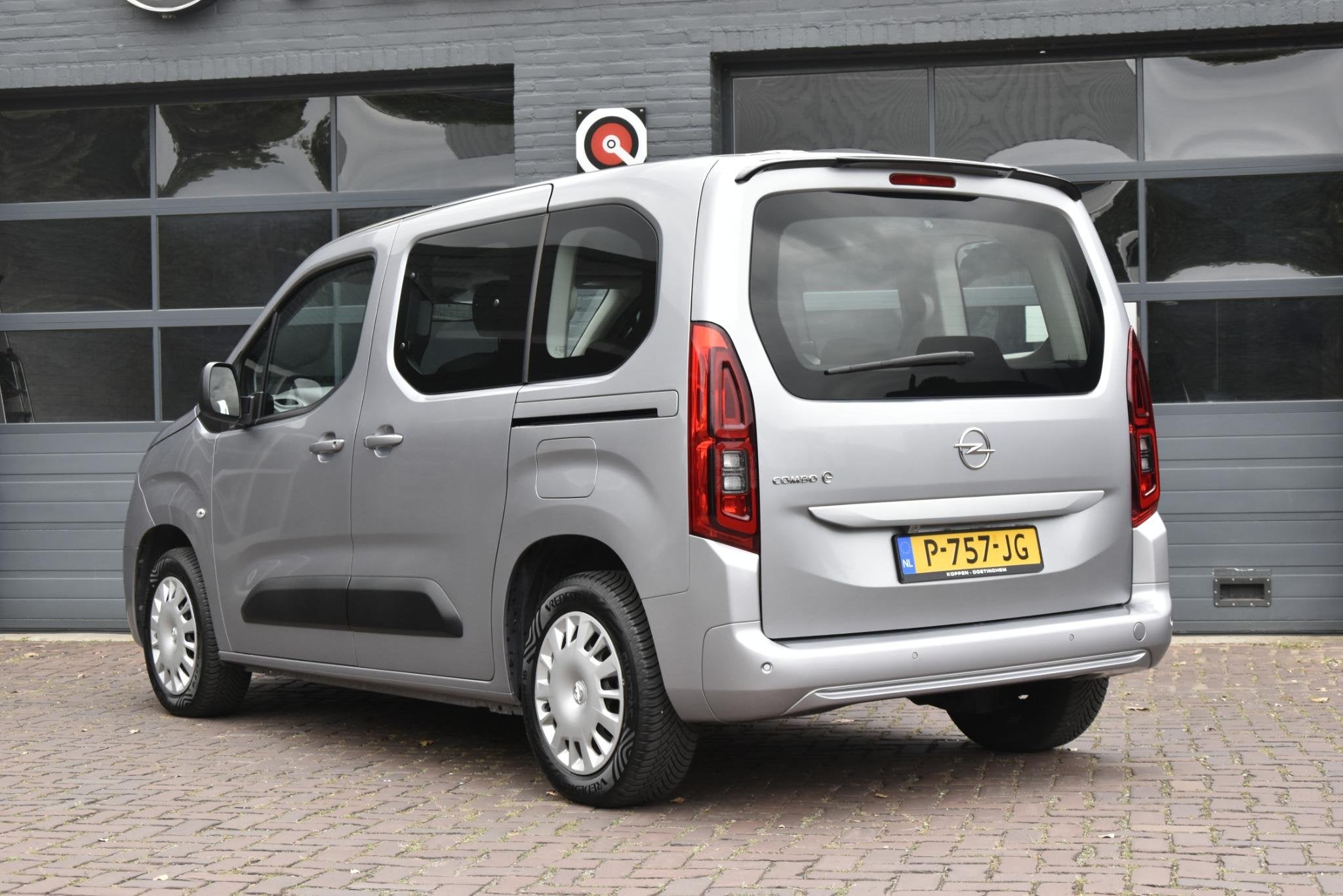 Opel Combo-e Life L1H1 Edition 50 kWh SOH 93,1 %, Auto's, Opel, 12 maanden, Overige carrosserieën, Origineel Nederlands, Grijs