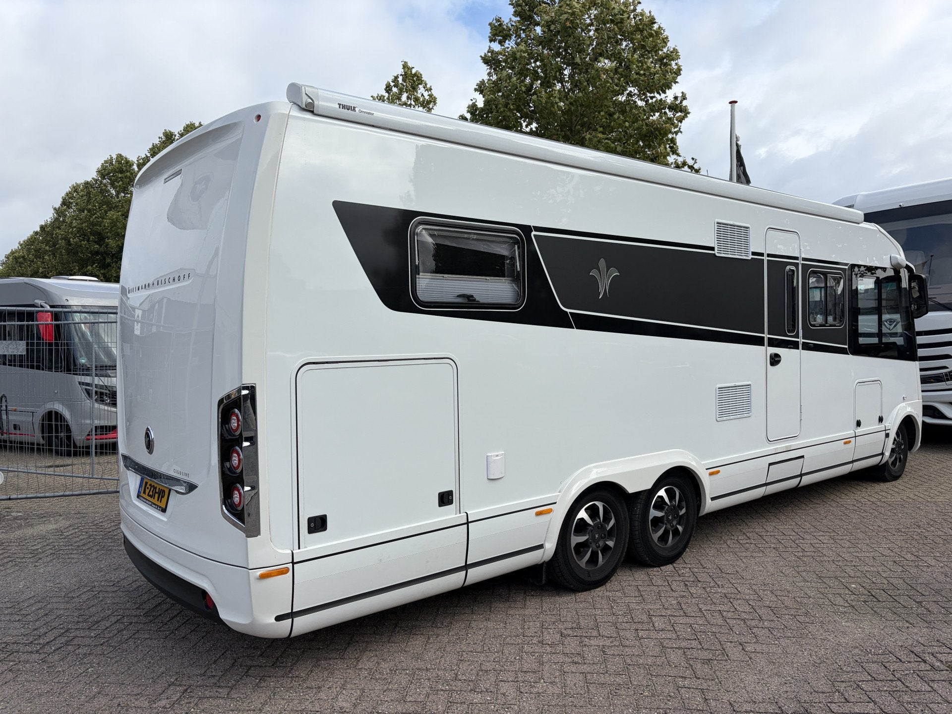 NIESMANN BISCHOFF ARTO 85E 9-traps Automaat VB Luchtvering r, Caravans en Kamperen, Niesmann+Bischoff, Galliersweg 39
5349AT  OSS, NL